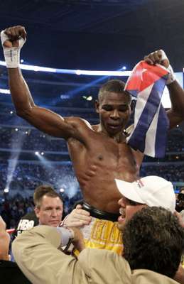 El cubano Guillermo Rigondeaux tendrá la pelea más importante de su vida debido a que se unificarán los cetros Súper gallo de la Asociación Mundial de Boxeo y Organización Mundial de Boxeo, este último en poder del filipino Nonito Donaire. Aquí te mostrarmos algunos pasajes del apodado 'Chacal'.