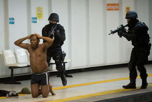 La policía de Río de Janeiro simuló este domingo un ataque terrorista en el metro de la ciudad.