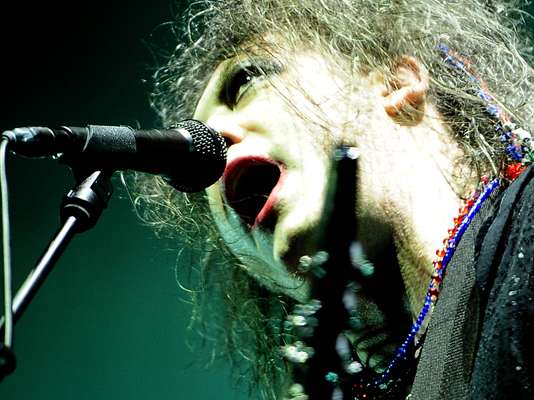 Depois de passar pelo Rio de Janeiro, o The Cure se apresentou na Arenha Anhembi, em São Paulo, na noite deste sábado (6)