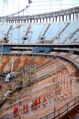 El gobernador de Brasilia, Agnelo Queiroz, garantizó este lunes que el estadio Nacional Mané Garricha, sede de la apertura de la Copa Confederaciones, se inaugurará el próximo 21 de abril, cuando se cumplirán 53 años de la fundación de la ciudad.