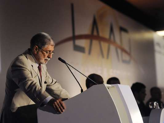 O ministro da Defesa, Celso Amorim, discursa na abertura da Feira Internacional de Defesa e Segurança (Laad), no Rio de Janeiro
