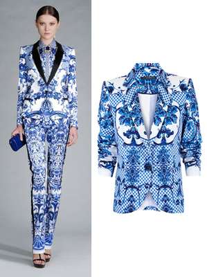 El estampado de jarrón de porcelana será uno de los hits de la temporada. Roberto Cavalli, en la foto, lo propone en chaquetas y pantalones y en Suite Blanco lo puedes encontrar en clave low-cost. ¿Te atreves?