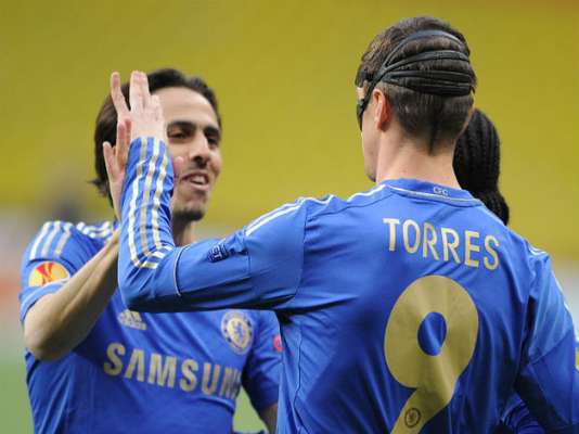 El Chelsea perdió pero avanzó a semifinales de la Europa League por su resultado conseguido en el primer partido. Torres marcó el primero de su equipo.