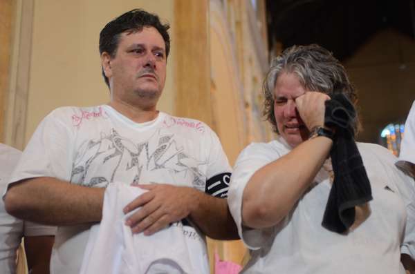 Amigos e familiares do universitário Victor Hugo Deppman, 19 anos, morto em um assalto na zona leste de São Paulo, fazem manifestação pela paz