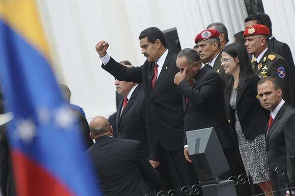 Nicolás Maduro juramentó este viernes como nuevo presidente de Venezuela y formalmente se convirtió en el sucesor del fallecido Hugo Chávez.