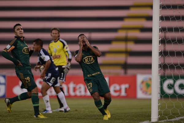O Palmeiras jogou mal, perdeu para o Sporting Cristal por 1 a 0 e por pouco não caiu para o segundo lugar do Grupo 2 da Copa Libertadores