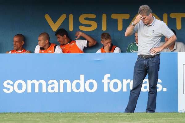 Já sem chances de classificação para as semifinais da Taça Rio, segundo turno do Campeonato Carioca, Madureira e Vasco da Gama se enfrentaram neste sábado pela última das sete rodadas da fase de classificação do torneio. E em um jogo com ritmo de treino, quem se deu a melhor foi o Madureira, que recebeu a partida no Estádio de Conselheiro Galvão e venceu por 1 a 0, graças a um gol de pênalti de Derley
