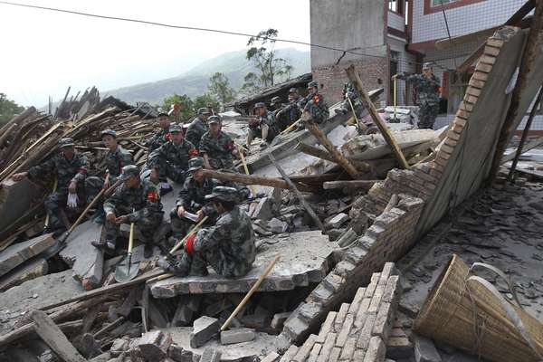 20 de abril - Mais de 150 pessoas morreram e mais de 5 mil ficaram feridas ap&oacute;s o terremoto de 7 graus na escala Richter que sacudiu neste s&aacute;bado a prov&iacute;ncia central chinesa de Sichuan, a mesma na qual um sismo de 8 graus de magnitude causou 90 mil mortos h&aacute; quase cinco anos