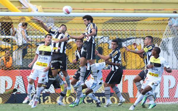 Bruno Mendes fez o único gol da vitória do Botafogo sobre o Volta Redonda