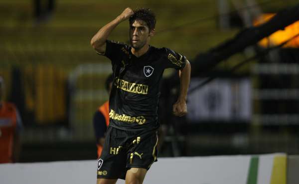 Com gols de Rafael Marques e Fellype Gabriel, o Botafogo venceu o Sobradinho-DF por 2 a 0, nesta quarta-feira. Agora o time carioca enfrentará Fast ou CRB na próxima fase