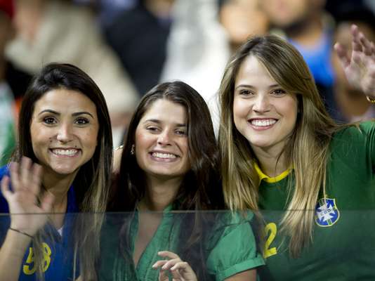 Em evento-teste para o Mineirão, a torcida compareceu ao estádio para ver o amistoso entre Brasil e Chile, na quarta-feira. Porém, o resultado final foi decepcionante, já que a equipe nacional ficou no empate por 2 a 2 e saiu vaiada de campo. Veja a seguir fotos dos torcedores no Mineirão