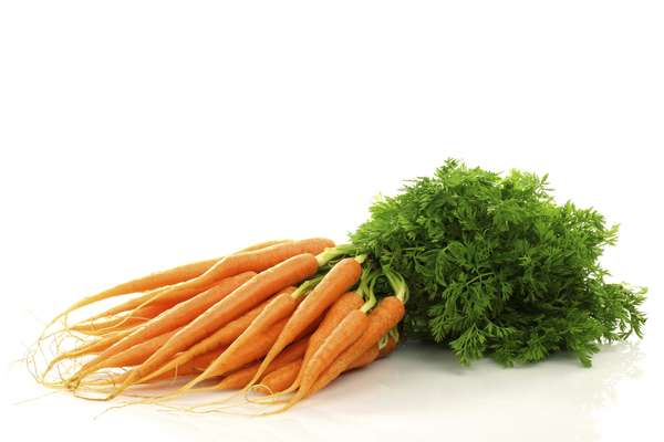 Cenoura: assim como o espinafre e a couve, a cenoura é rica em carotenoides, uma substância antioxidante que previne contra o câncer retal