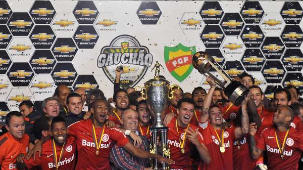 Com vitória nos pênaltis, o Internacional bateu o Juventude, levou a Taça Farroupilha e conquistou o Campeonato Gaúcho de forma antecipada