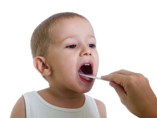 También llamadas de parotiditis, las paperas son una infección viral, aguda y generalizada, que aparecen principalmente en niños y adolescentes. Es una enfermedad producida por el paramixovirus, que causa un agrandamiento doloroso de las glándulas salivales.