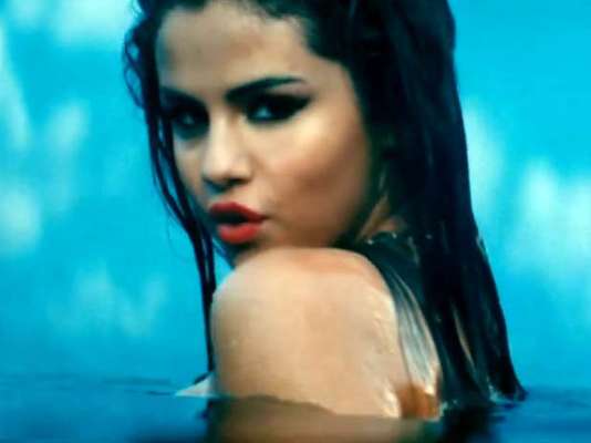 Selena Gomez Debuts Lush And Sultry Come And Get It Video