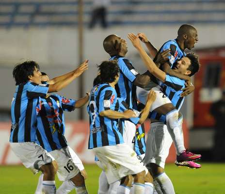 Real Garcilaso logra hazaña y avanza a cuartos de final de la Copa Libertadores. El partido terminó empatada a uno, pero el cuadro peruano superó al uruguayo en penales.