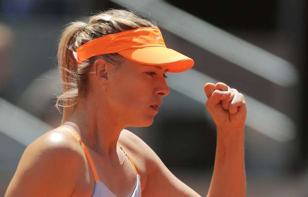 A russa Maria Sharapova derrotou neste sábado a sérvia Ana Ivanovic e garantiu vaga na final do Premier de Madri
