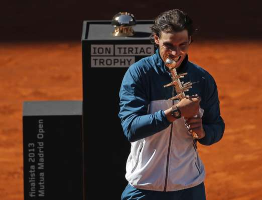 O espanhol Rafael Nadal se sagrou campeão do Masters 1000 de Madri neste domingo pela terceira vez na carreira