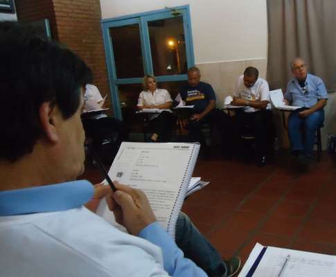 Taxistas de Porto Alegre têm aulas de inglês como forma de preparação para a Copa do Mundo de 2014