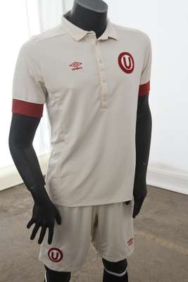 Universitario presenta su nueva camiseta edición especial en homenaje al ídolo 'Lolo' Fernández. Destaca el bordado de la insignia de la 'U', además de los botones y el bordado en las mangas.