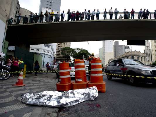 Mulher cai de prédio no centro de SP namorado é detido