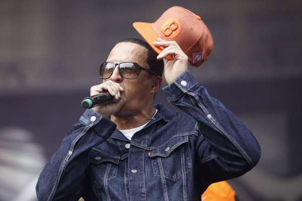 Racionais MC's fizeram show na tarde deste domingo (19), durante a 9° Virada Cultural, no Palco Júlio Prestes, em São Paulo