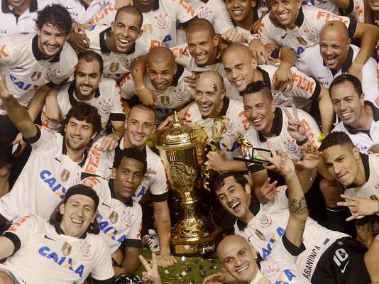 Em jogo na Vila Belmiro, Corinthians empata por 1 a 1 com o Santos e conquista o título do Campeonato Paulista de 2013