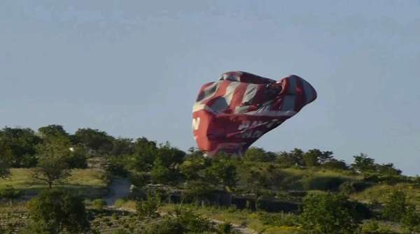 Acidente com balão na região turística da Capadócia, na Turquia, aconteceu nesta segunda-feira