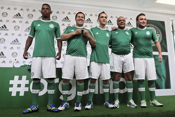 Palmeiras apresentou sua nova camisa que relembra a história do clube
