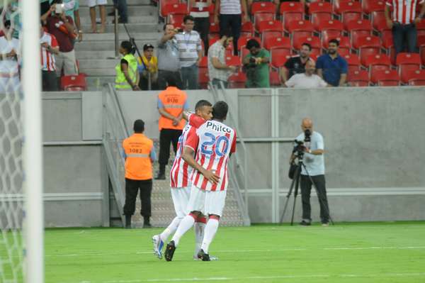 O Náutico evitou uma derrota na estreia da Arena de Pernambuco nesta quarta-feira e buscou um empate por 1 a 1 com o Sporting, de Portugal
