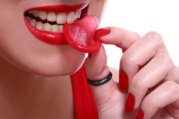Oh, não!Na cidade de Bakersfield, Califórnia, todas as pessoas que fizessem sexo com satã deveriam usar camisinha