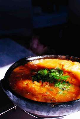 A culinária nordestina possui forte influência africana. A moqueca é um dos pratos mais típicos da região