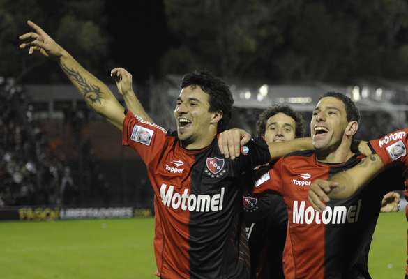 Após empate por a 0 a 0 nos dois confrontos das quartas de final da Copa Libertadores, Newells Old Boys precisou de 26 cobranças de pênalti para eliminar o Boca Juniors da Copa Libertadores. O time fez 10 a 9 e se classificou à semifinal