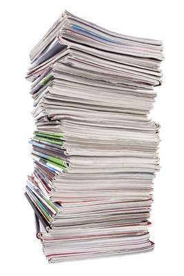 1. A presença de muitas revistas antigas pode indicar que o local não está recebendo o cuidado e limpeza que merece