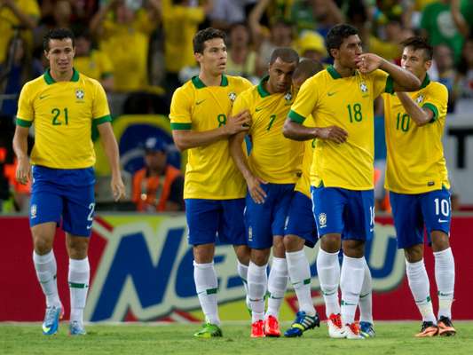 O Brasil saiu na frente e cedeu a virada, mas buscou um empate por 2 a 2 com a Inglaterra neste domingo, na primeira partida oficial do Maracanã depois das obras para a Copa das Confederações de 2013 e a Copa do Mundo de 2014