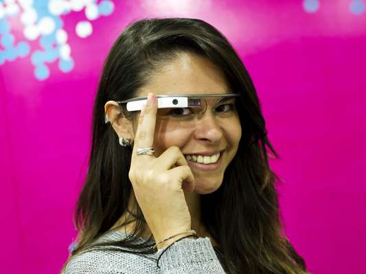 O Google Glass reproduz imagens por meio de um prisma localizado na parte superior direita da armação
