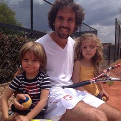 El ex futbolista Lucas Jaramillo es el esposo de la presentadora Catalina Aristizábal y es el papá de Oriana y Emiliano.