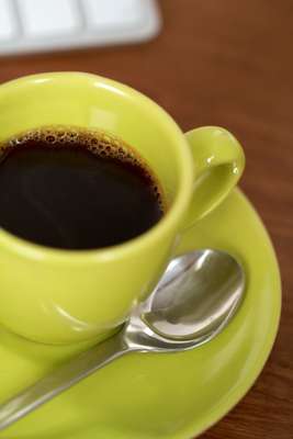 Café: é uma das principais bebidas conhecidas como termogênica, pois é estimulante do metabolismo. Deve ser consumida com moderação