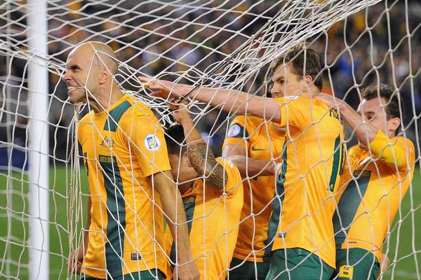 Com gol de Bresciano, a Austrália venceu a Jordânia por 4 a 0, nesta terça-feira (11), e ficou perto de garantir vaga na Copa do Mundo de 2014