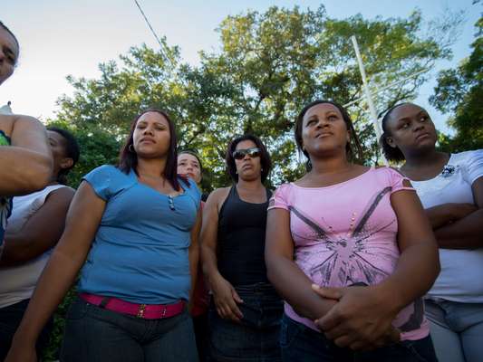 Na manhã de hoje, um grave acidente na estrada RJ-140 deixou dois adolescentes mortos, outras 17 crianças e adolescentes e também quatro adultos feridos. Duas pessoas permanecem em observação, mas não correm risco de morrer