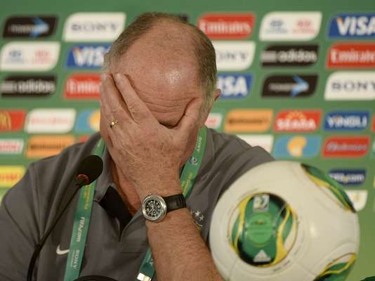 O técnico Luiz Felipe Scolari concede a primeira entrevista organizada pela Fifa, nesta sexta-feira (14)