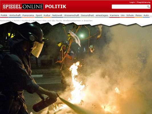 Em reportagem intitulada 'Batalhas nas ruas, por causa de sete centavos (de euro)', a versão online da revista alemã Der Spiegel afirma que os policiais atacaram com balas de borracha e gás lacrimogêneo, enquanto os manifestantes estavam armados de coquetéis molotov e facas nas manifestações na noite de quinta para sexta-feira em São Paulo e no Rio de Janeiro
