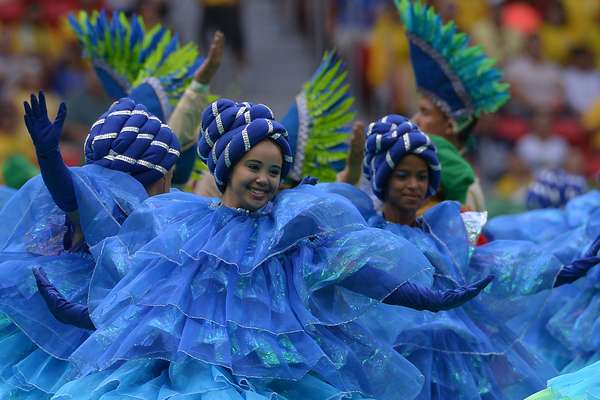 El verde-amarillo de Brasil invadió la ceremonia de apertura de la Copa Confederaciones este sábado, 15 de junio. Los demás países participantes del evento - Japón, Italia, México, España, Uruguay, Nigeria y Tahití también estuvieron representados en un festival de color y música.