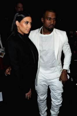 Junio 15 de 2013 - ¡Se convirtieron en padres! Kim Kardashian y Kanye West recibieron a la nueva integrante de su familia, una bebita que nació por parto natural en el Cedars Sinai Hospital de Los Angeles. Al momento del alumbramiento aún se desconocía el nombre que llevaría la pequeña.