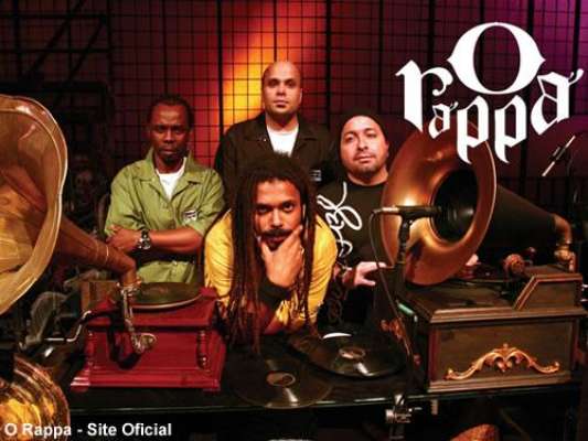 'Vem Pra Rua' - O Rappa: poucas semanas após ser lançada, a música da campanha da Fiat para a Copa das Confederações Fifa 2013 começou a ser usada em vídeos que mostram os protestos contra o aumento da tarifa de ônibus e a ação da Polícia Militar de São Paulo. A campanha convoca a torcida brasileira para ir às ruas com seguinte refrão: "vem pra rua porque a rua é a maior arquibancada do Brasil". Trecho: Vem, vamo pra rua/ Pode vir que a festa é sua/ Que o Brasil vai tá gigante/ Grande como nunca se viu/ Vem, vamo com a gente/ Vem torcer bola pra frente/ Sai de carro, vem pra rua/ Pra maior arquibancada do Brasil