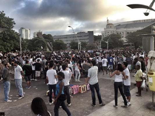 Na Bahia, 4 mil pessoas segundo a Polícia Militar e 8 mil pessoas segundo a Transalvador tomaram o centro financeiro de Salvador