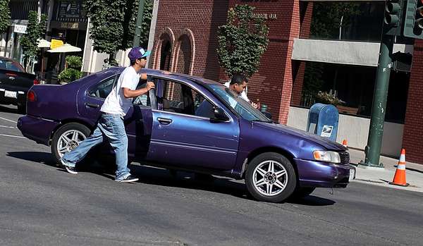 Tentar fazer o carro pegar no tranco pode estragar várias peças do veículo