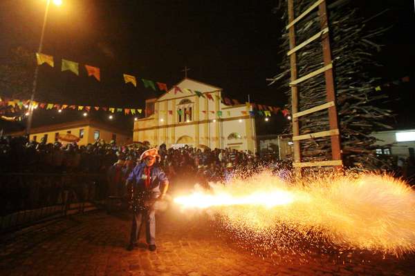 O São João é uma festa tradicionalmente católica, mas, além de Santo Antonio, São João e São Pedro, as homenagens também se dirigem à própria cultura nordestina