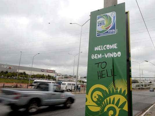 Belo Horizonte receberá nesta quarta-feira sua principal partida na Copa das Confederações: a semifinal entre Brasil e Uruguai. A capital mineira, porém, convive sob o medo de que novos protestos com conflitos violentos e manifestantes manchem o jogo de futebol