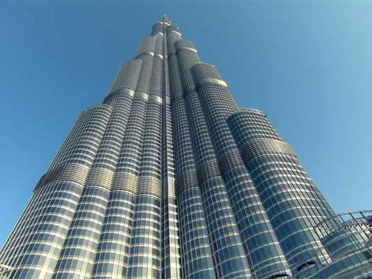 O Google mapeou o prédio mais alto do mundo, o arranha-céu Burj Khalifa, em Dubai, para o Street View. O mapeamento do edifício, que tem 828 metros de altura, levou três dias